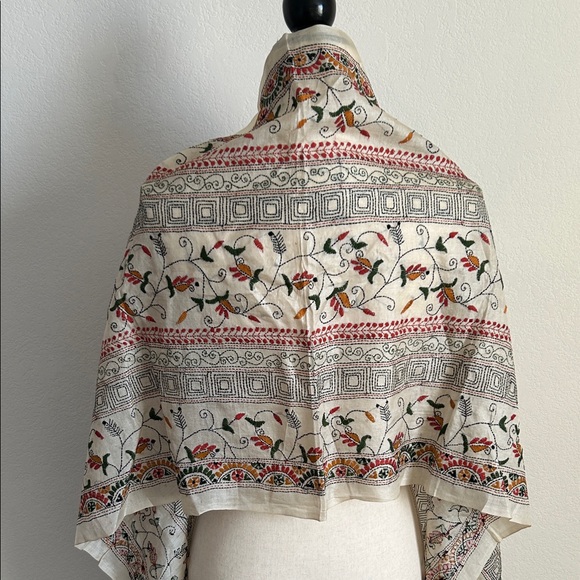 Embroidered Silk Scarf Hand-Made Stunning Silk Flora Shawl/Wrap 74" x 21" - Picture 3 of 10